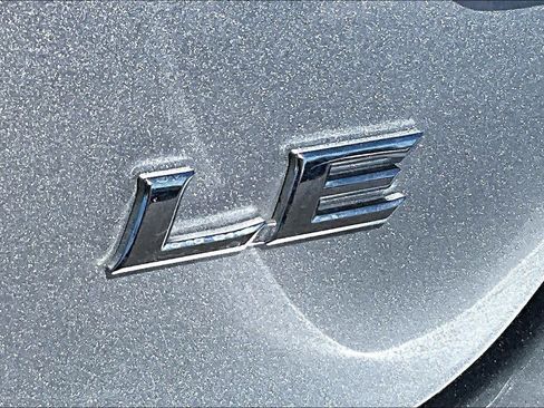 Used 2015 Toyota Camry LE FWD image 9