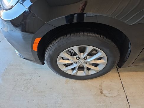New 2026 Chrysler Pacifica Select AWD/4WD image 2