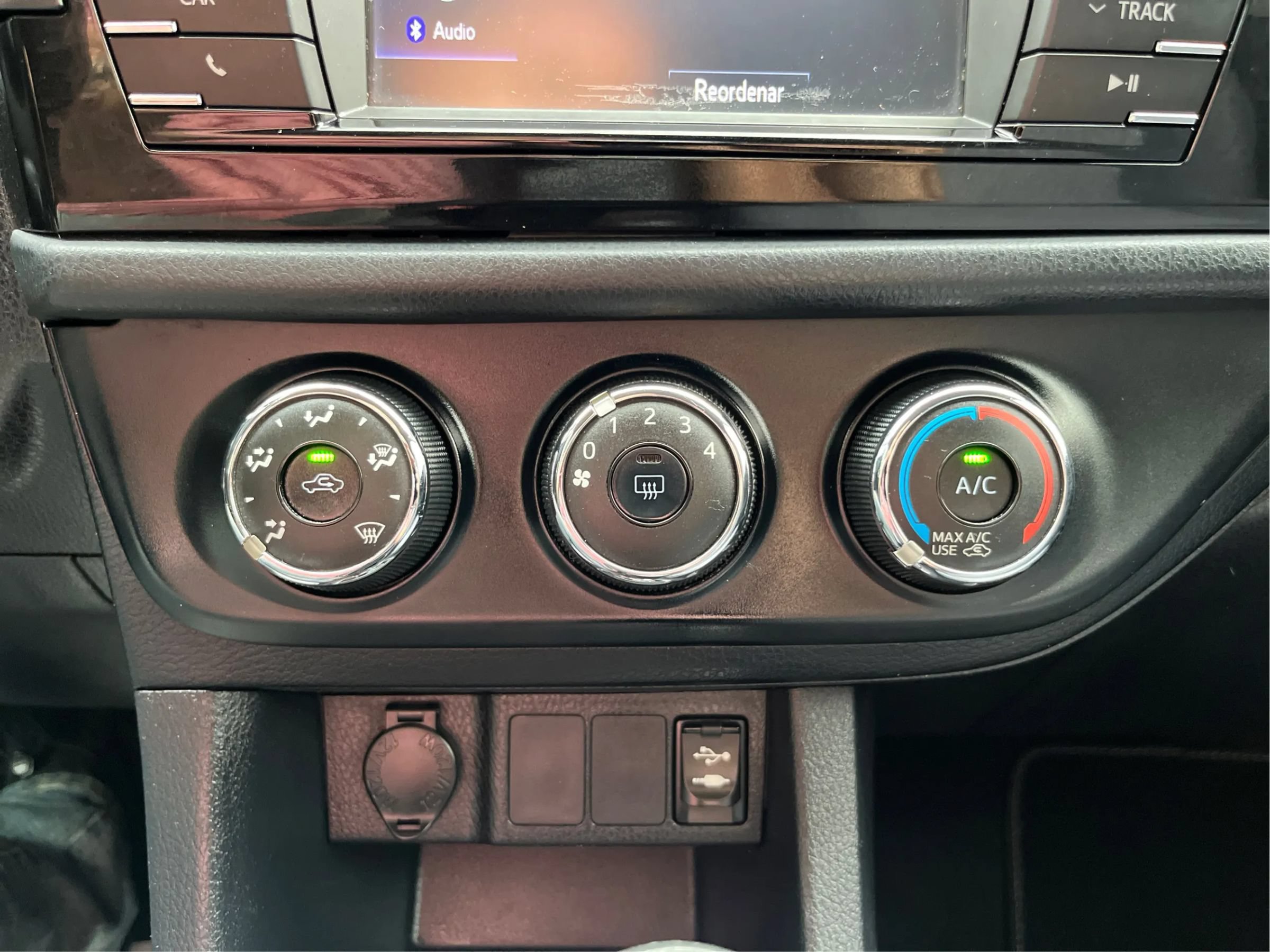 Used 2016 Toyota Corolla L FWD image 25