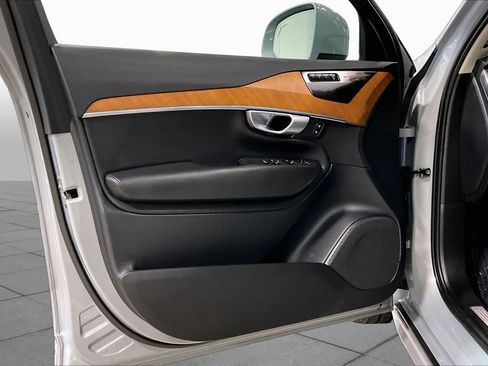 Certified 2024 Volvo XC90 B6 Plus w/ Protection Package Premier AWD/4WD image 21
