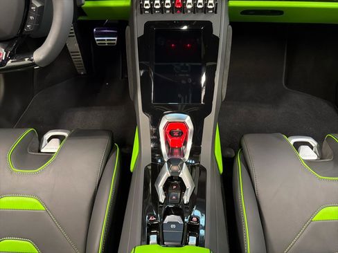 Used 2024 Lamborghini Huracan EVO image 21