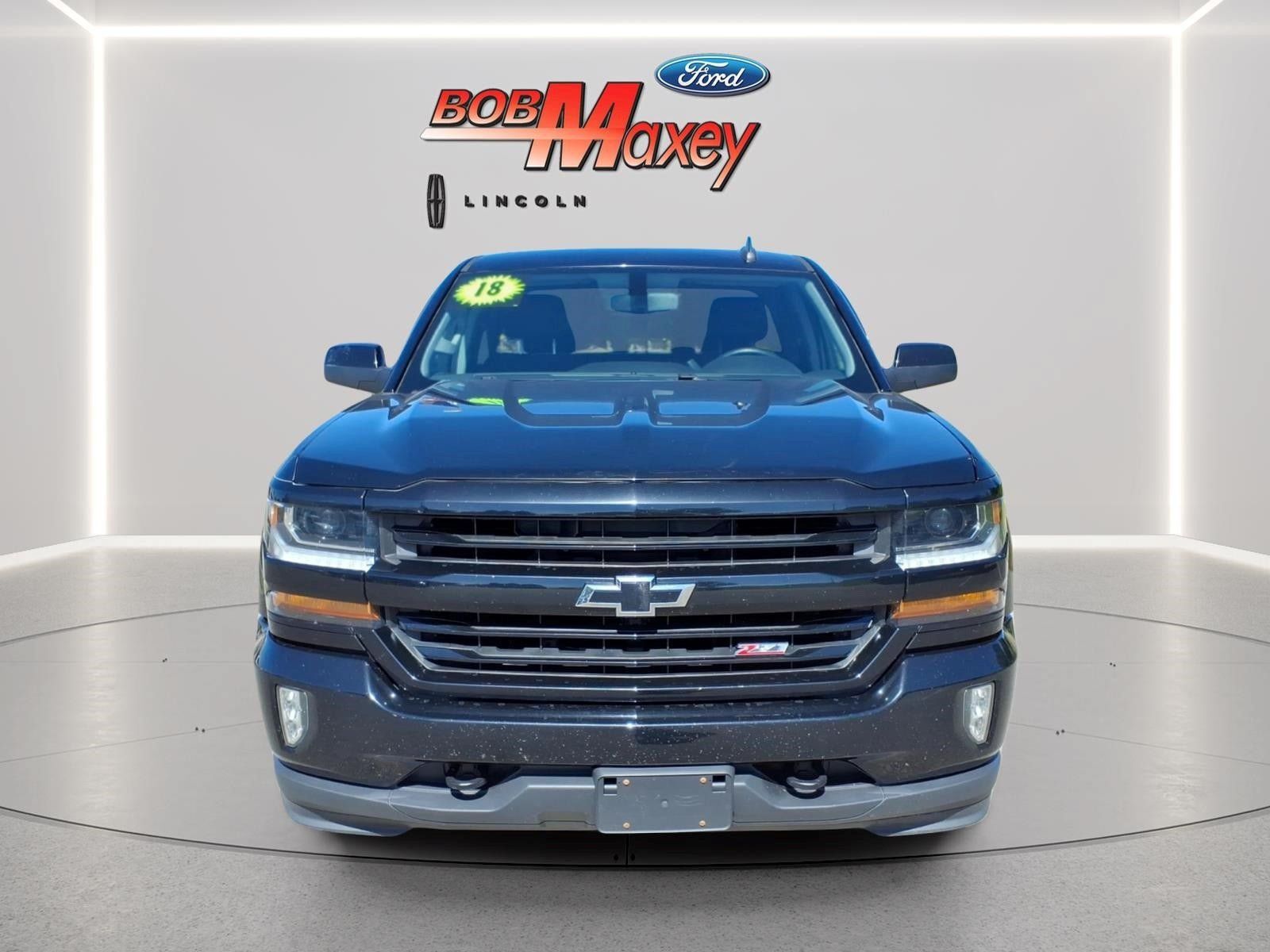 Used 2018 Chevrolet Silverado 1500 LT w/ Midnight Edition AWD/4WD image 2