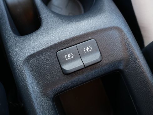 Certified 2022 Nissan Versa SV image 32