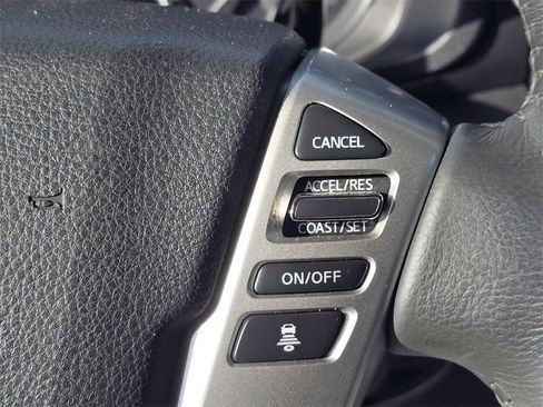 Used 2024 Nissan Titan SV w/ SV Convenience Package image 24