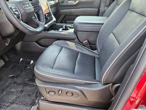 Used 2025 GMC Yukon Elevation w/ LPO, Elevation Black Package AWD/4WD image 15