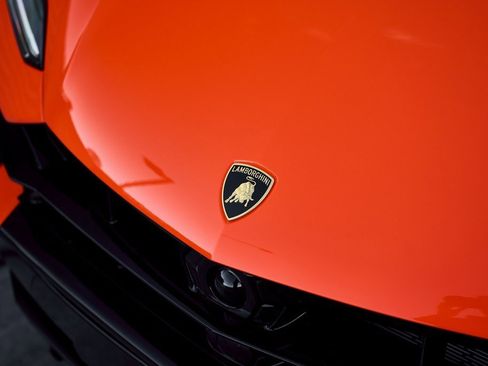 Used 2025 Lamborghini Urus SE image 6