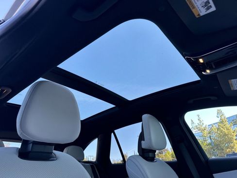New 2025 Mercedes-Benz GLC 300 image 17