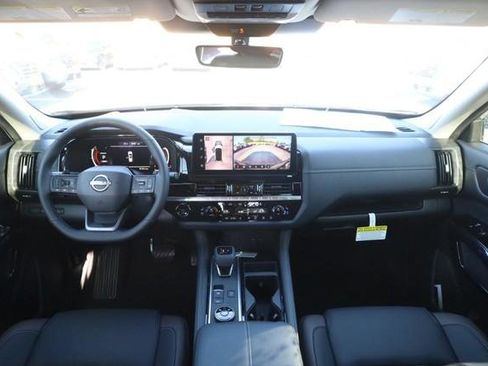 New 2026 Nissan Pathfinder Platinum AWD/4WD image 7