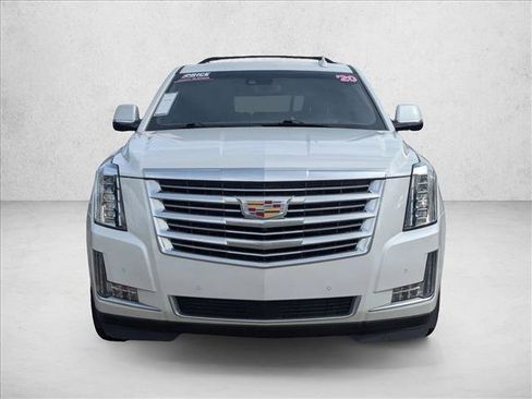 Used 2020 Cadillac Escalade Platinum image 2