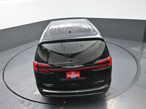 Used 2024 Chrysler Pacifica Limited image 26