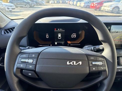 New 2025 Kia K4 LXS image 11