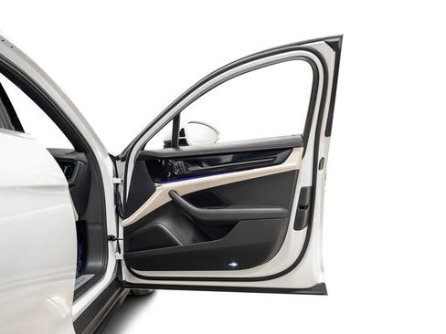 Used 2025 Porsche Panamera image 56