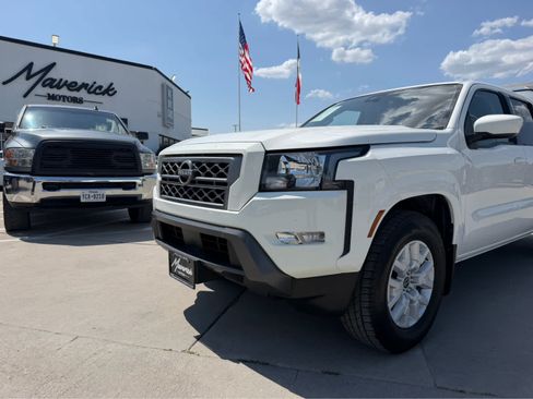 Used 2022 Nissan Frontier SV w/ Technology Package RWD image 7