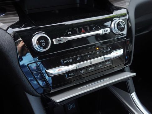 Used 2023 Ford Explorer Limited w/ Equipment Group 301A image 13