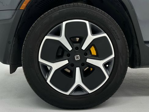 Used 2023 Rivian R1T Adventure image 8