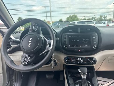 Used 2025 Kia Soul LX w/ LX Technology Package FWD image 15
