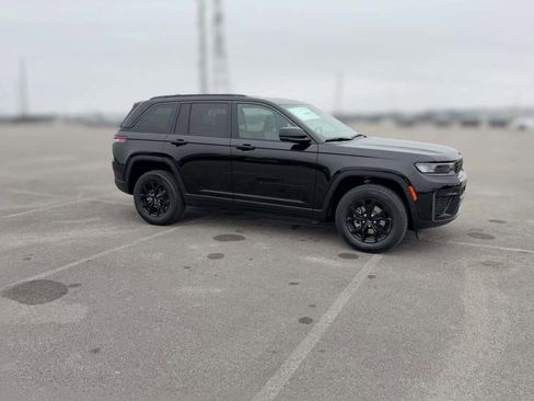 New 2026 Jeep Grand Cherokee Altitude image 15
