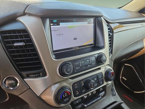 Used 2017 GMC Yukon Denali AWD/4WD image 7
