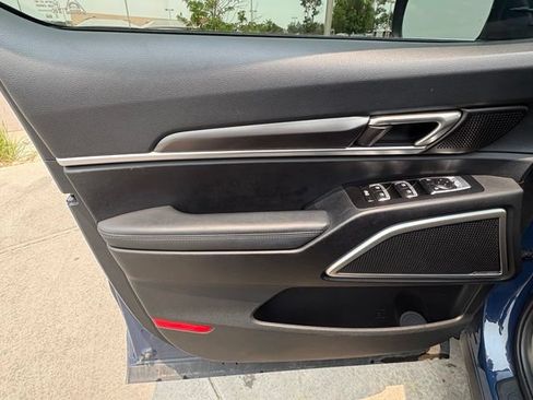 Used 2024 Kia Telluride S w/ S Sunroof Package FWD image 11