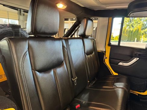 Used 2015 Jeep Wrangler Unlimited Rubicon w/ Max Tow Package image 26