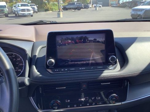 Used 2023 Nissan Rogue SV image 20