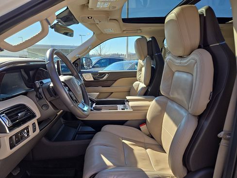 Used 2023 Lincoln Navigator Reserve image 14
