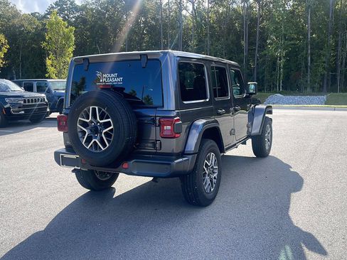 Used 2025 Jeep Wrangler Unlimited Sahara w/ Safety Group AWD/4WD image 7