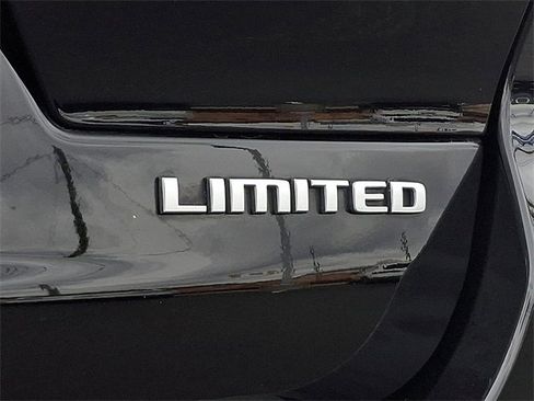 Used 2024 Jeep Grand Cherokee L Limited w/ Luxury Tech Group II image 33