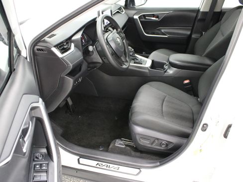 Used 2025 Toyota RAV4 XLE FWD image 14