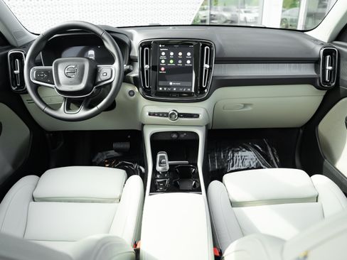 Used 2024 Volvo XC40 B5 Plus w/ Protection Package Premier AWD/4WD image 8