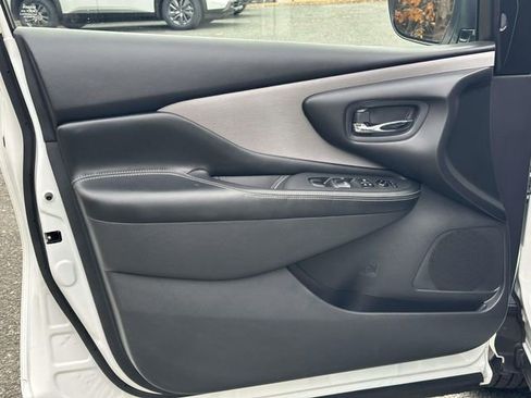 Used 2024 Nissan Murano SV w/ SV Midnight Edition Package image 13