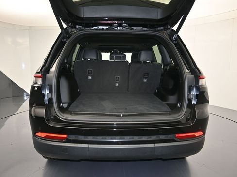 Used 2022 Jeep Grand Cherokee Altitude AWD/4WD image 24
