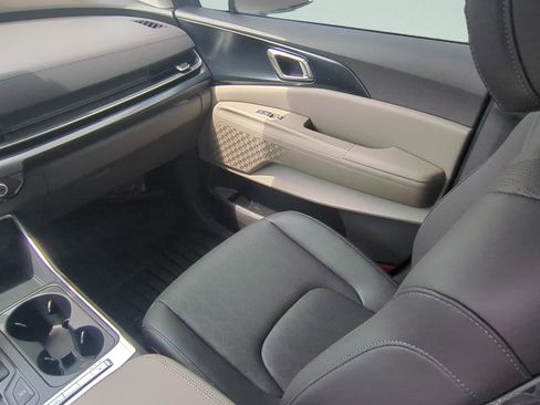 New 2026 Kia Carnival image 21