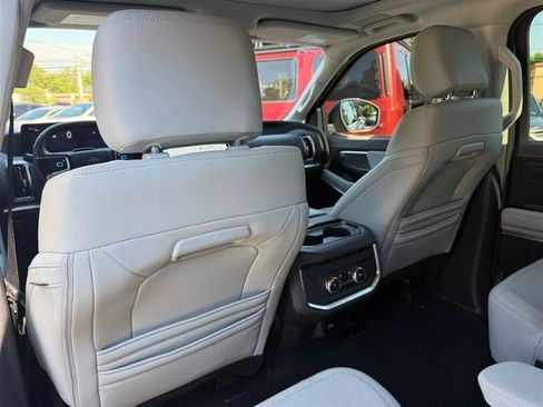 Used 2025 Ford Expedition Max Platinum w/ Driver's Package AWD/4WD image 40