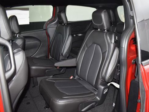 New 2026 Chrysler Pacifica Select image 27