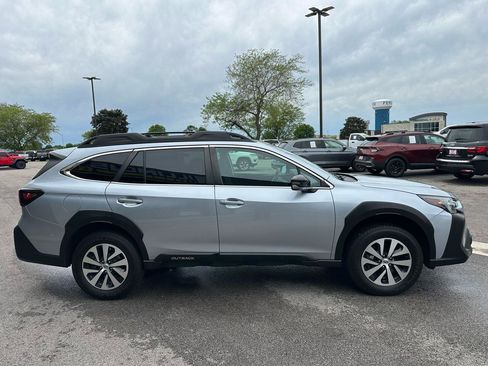 Used 2023 Subaru Outback Premium AWD/4WD image 8