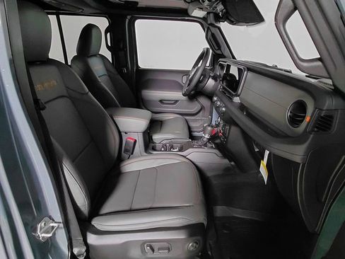 Used 2025 Chevrolet Traverse LT AWD/4WD image 18