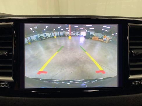 Used 2025 Chrysler Pacifica Select FWD image 28