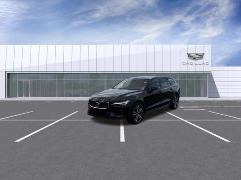 Used 2025 Volvo V60 B5 Cross Country Plus AWD/4WD image 6