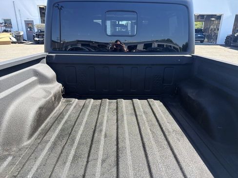 Used 2022 Jeep Gladiator Sport AWD/4WD image 21