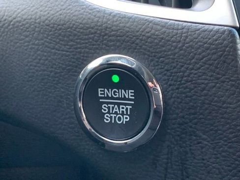 Certified 2022 Ford Edge SE image 17