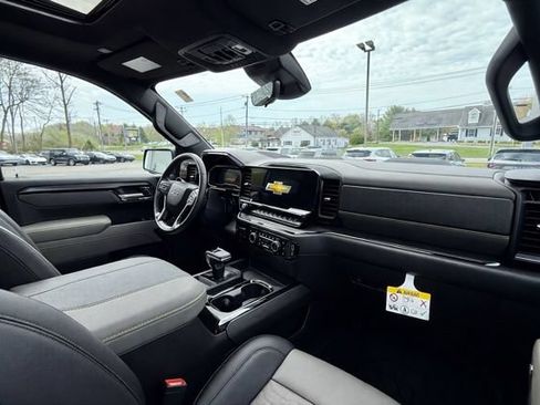 Used 2022 Chevrolet Silverado 1500 ZR2 w/ Technology Package AWD/4WD image 17