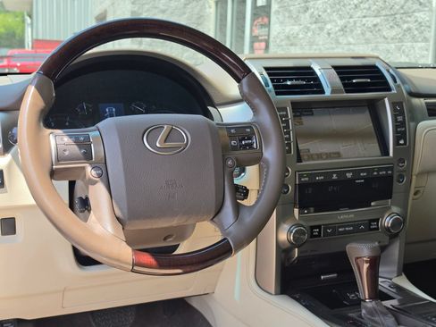 Used 2019 Lexus GX 460 Premium w/ Premium Package AWD/4WD image 10