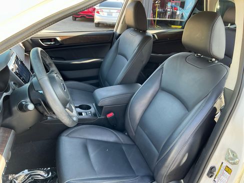Used 2018 Subaru Outback 2.5i Limited AWD/4WD image 18