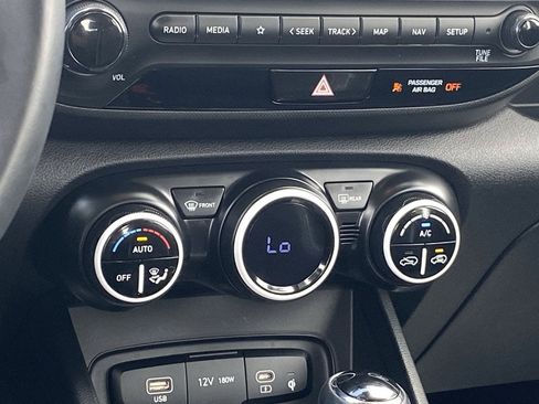 Used 2023 Hyundai Venue Limited FWD image 19