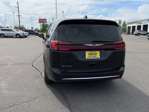 Used 2025 Chrysler Pacifica Select FWD image 7