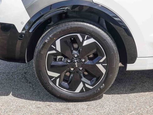 Certified 2023 Kia Niro Wave image 10