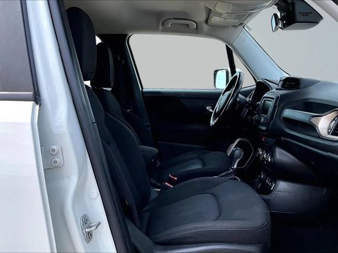 Used 2017 Jeep Renegade Latitude AWD/4WD image 28
