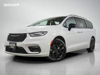 Used 2025 Chrysler Pacifica Limited FWD video 1