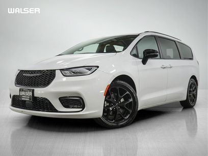 Used 2025 Chrysler Pacifica Limited